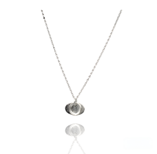 Ribín Oval Pendent