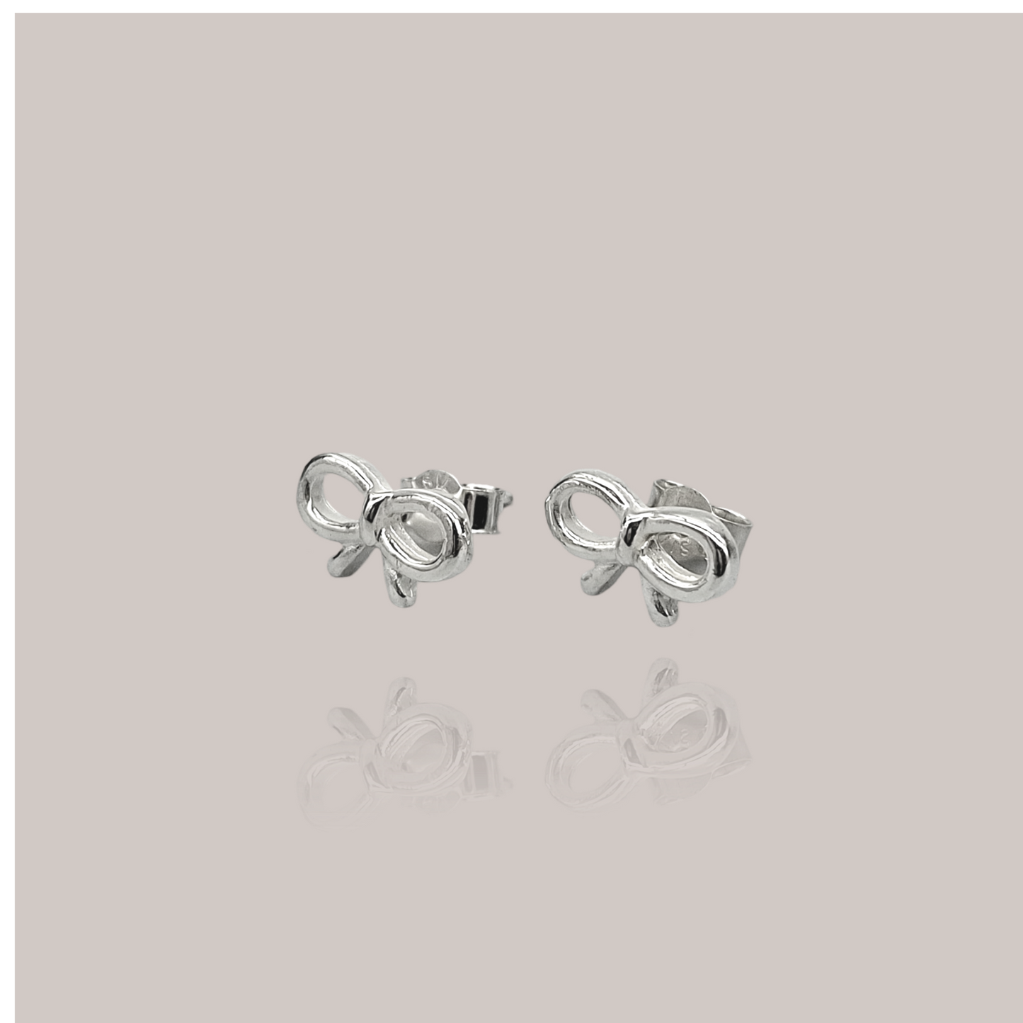 Ribín Bow Studs